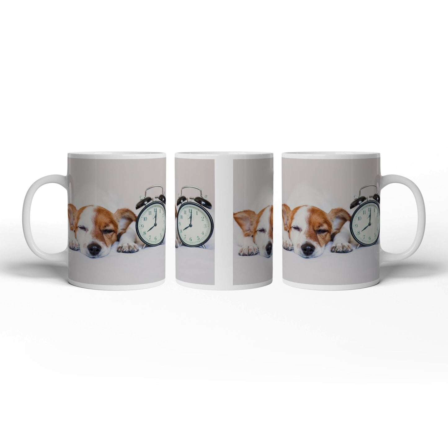 Motivtasse Schlummerzeit – Hund träumt neben dem Wecker. - deyoli
