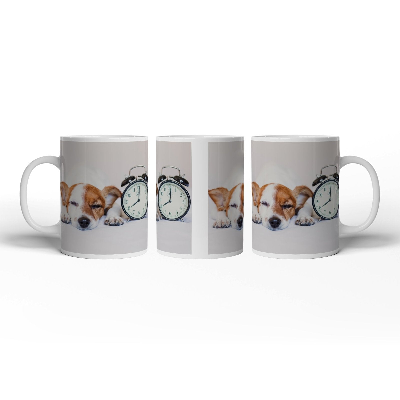 Motivtasse Schlummerzeit – Hund träumt neben dem Wecker. - deyoli