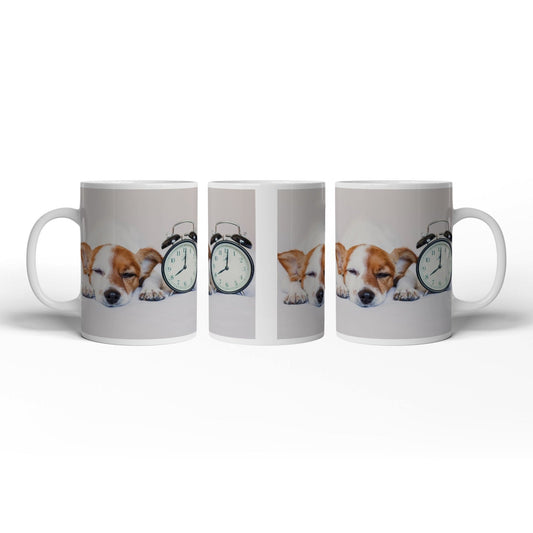 Motivtasse Schlummerzeit – Hund träumt neben dem Wecker. - deyoli