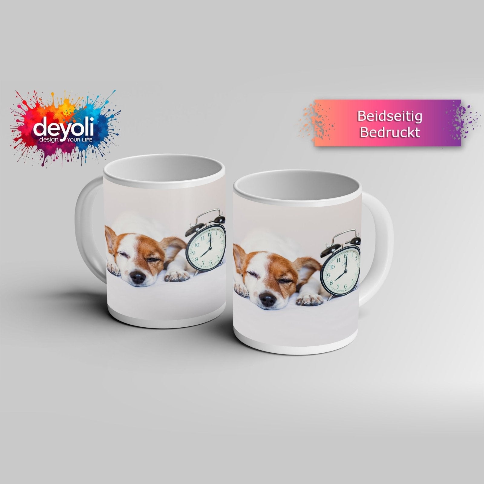 Motivtasse Schlummerzeit – Hund träumt neben dem Wecker. - deyoli