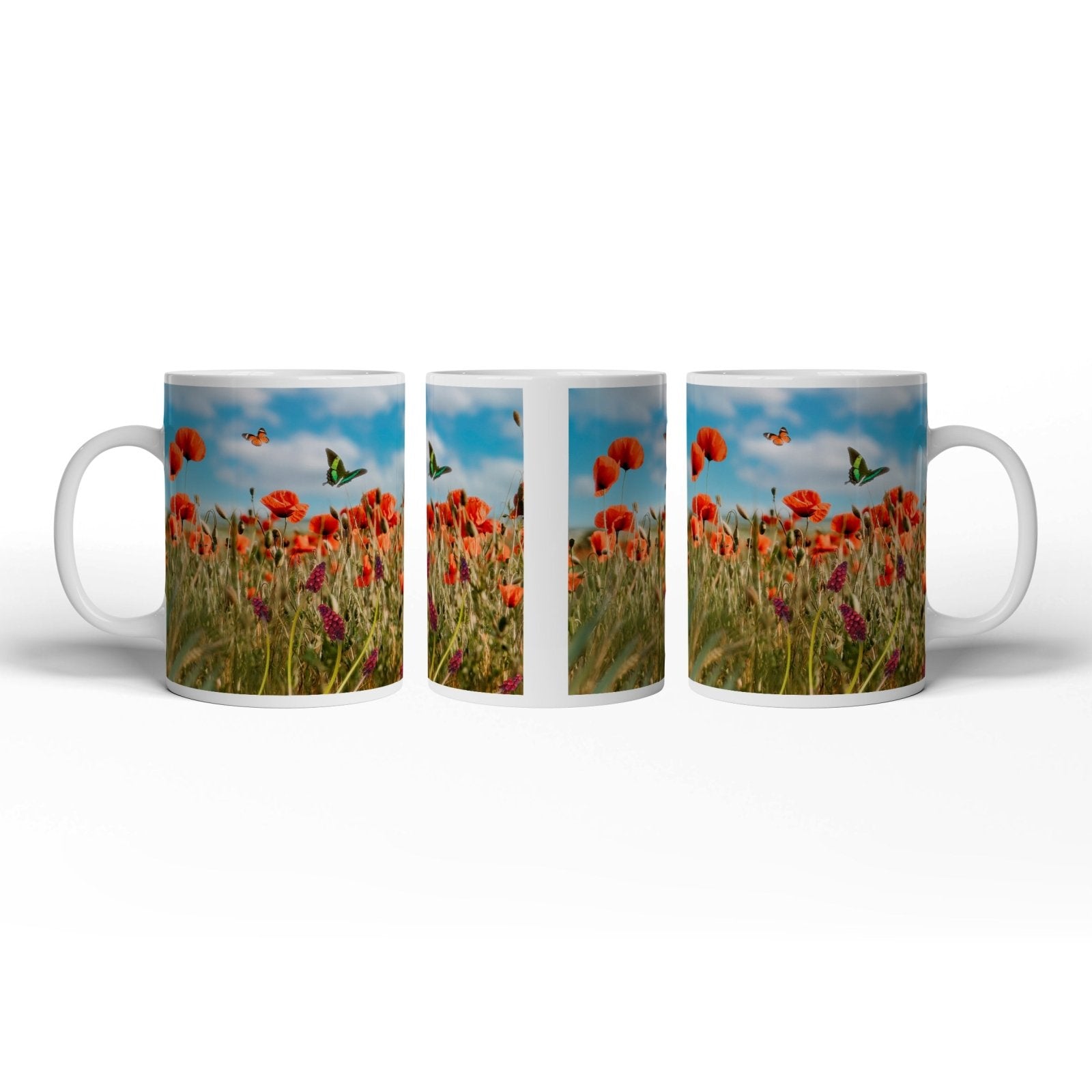 Motivtasse Sommerwiese tanzt im Wind mit Schmetterlingskuss. - deyoli