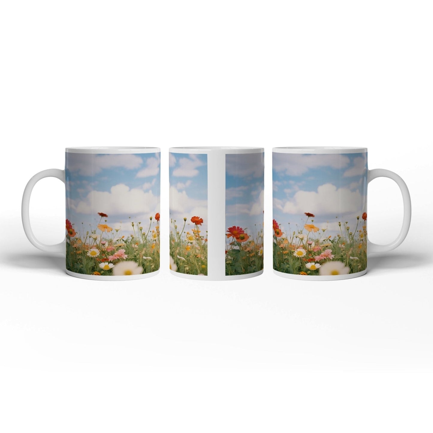 Motivtasse Sommerwiese tanzt unter Wolken im goldenen Licht. - deyoli