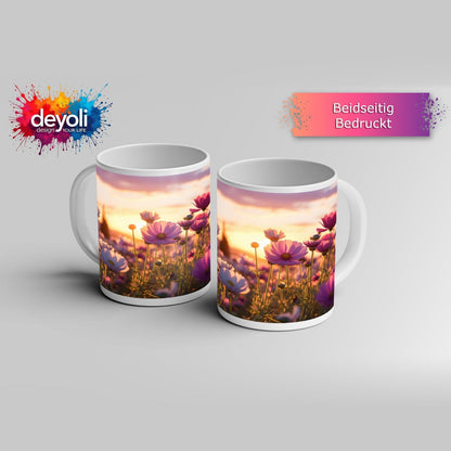 Motivtasse Sonnenuntergang küsst ein Meer aus zarten Kosmeen. - deyoli