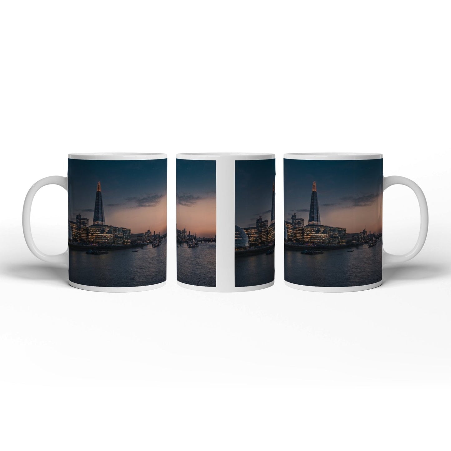 Motivtasse Stadtlichter am Fluss – London erwacht in der Dämmerung. - deyoli