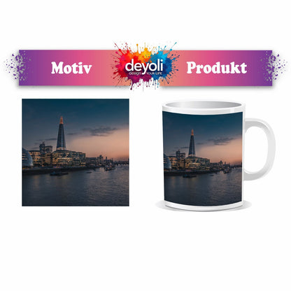 Motivtasse Stadtlichter am Fluss – London erwacht in der Dämmerung. - deyoli