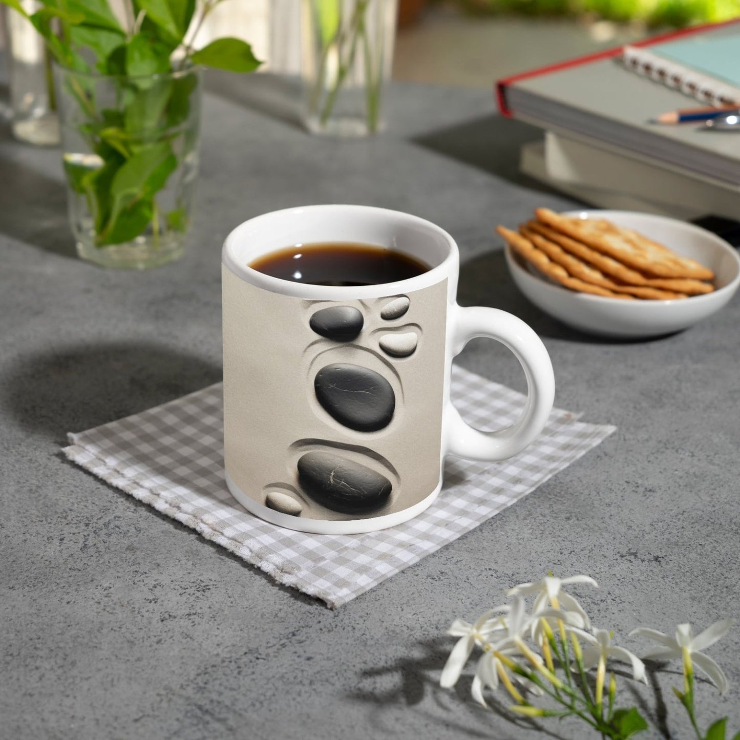 Motivtasse Steine im Sand – gezeichnete Spuren stiller Bewegung. - deyoli