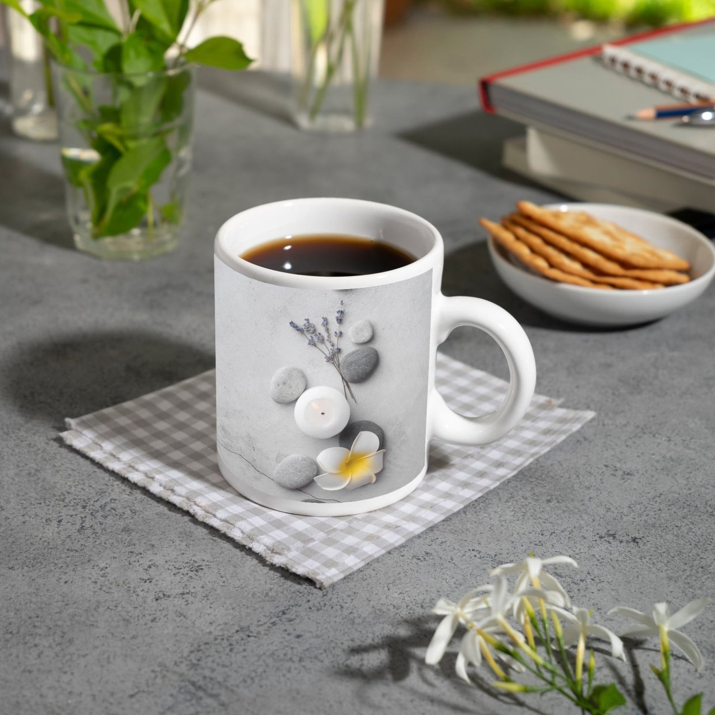 Motivtasse Stille Schönheit mit Stein, Lavendel und Kerzenlicht. - deyoli