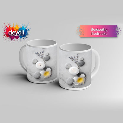 Motivtasse Stille Schönheit mit Stein, Lavendel und Kerzenlicht. - deyoli