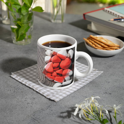 Motivtasse Weiße Kiesel, roter Filter – Kunst im Zen - Gewand. - deyoli