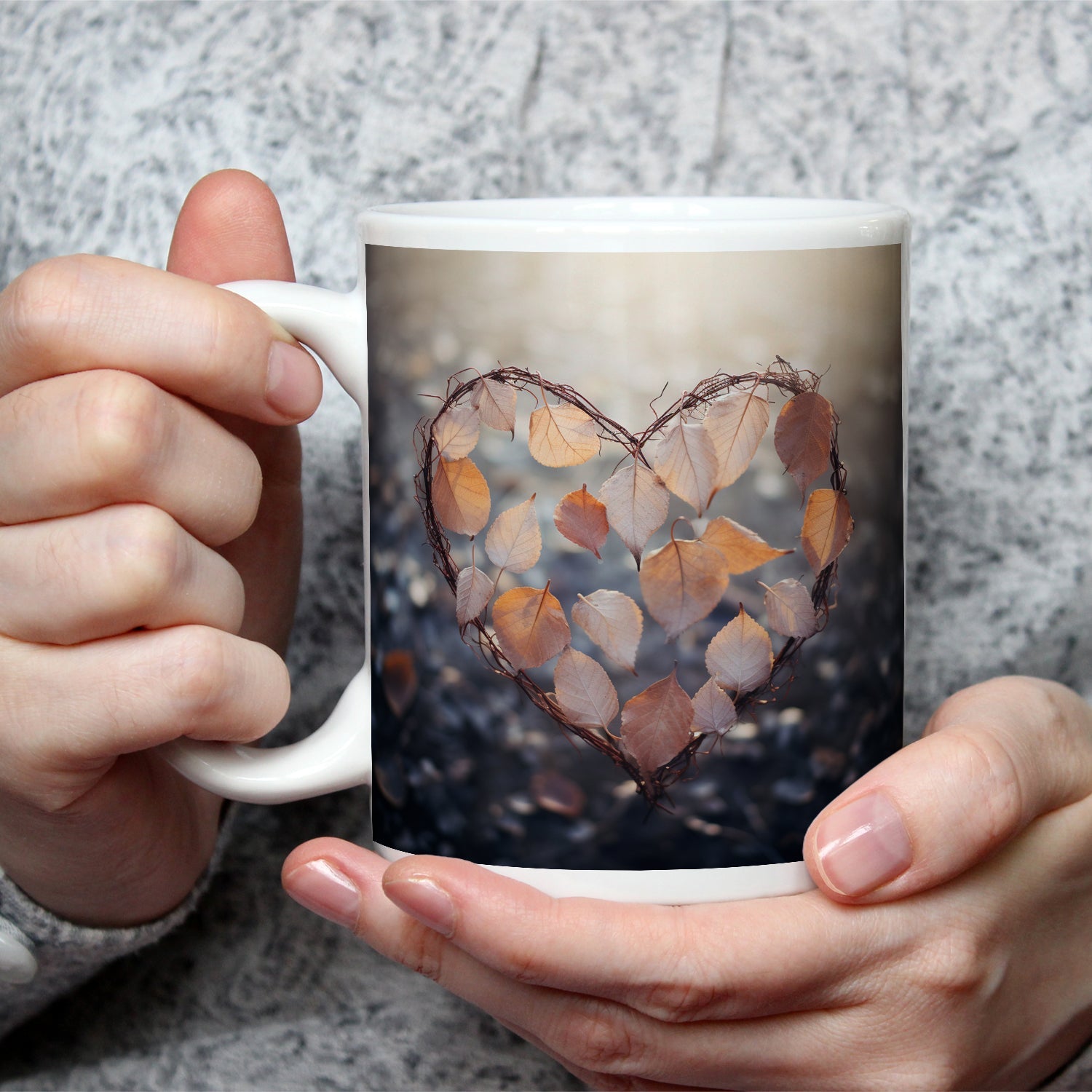 Motivtasse Zartes Herbstherz aus Blättern flüstert von Vergänglichkeit. - deyoli