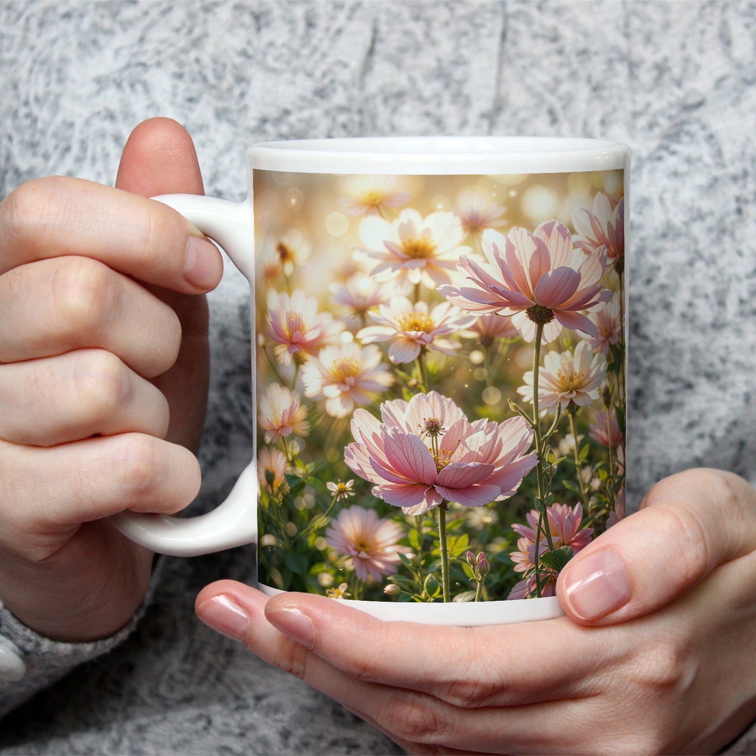 Motivtasse Zartrosa Blüten tanzen im goldenen Licht des Morgens. - deyoli