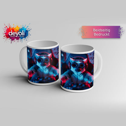 Motivtasse Zocker mit Stil – Lemur im Hightech - Gear an der Tastatur. - deyoli
